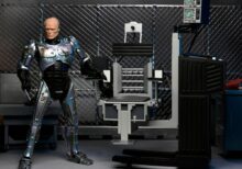 Neca Figura de Accion Ultimate: Robocop - Robocop Dañado en Batalla con Silla 7 Pulgadas
