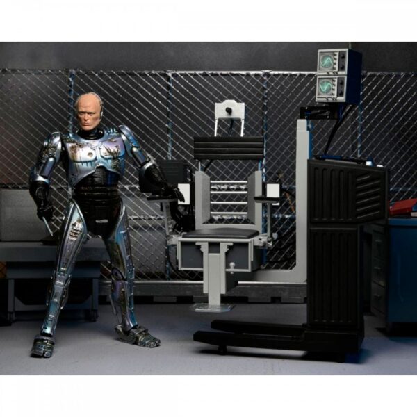 Neca Figura de Accion Ultimate: Robocop - Robocop Dañado en Batalla con Silla 7 Pulgadas