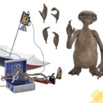 E.T. 40th Anniversary  7″  – Deluxe Ultimate E.T. with LED Chest