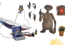 E.T. 40th Anniversary  7″  – Deluxe Ultimate E.T. with LED Chest