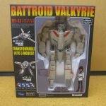 Macross Saga Retro Transformable Robot 1/100  Valkyrie with Armor