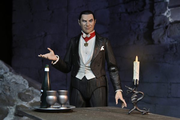 Universal Monsters 7″ Scale Action Figure – Ultimate Dracula (Transylvania) - Imagen 3