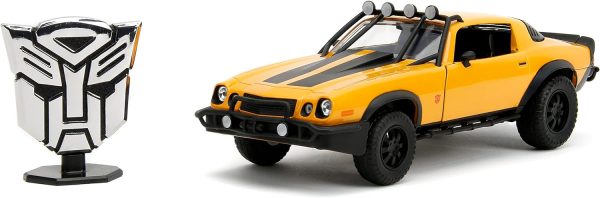 Transformers Rise of the Beast 1:24 1977 Chevy Camaro Bumblebee & Badge - Imagen 2