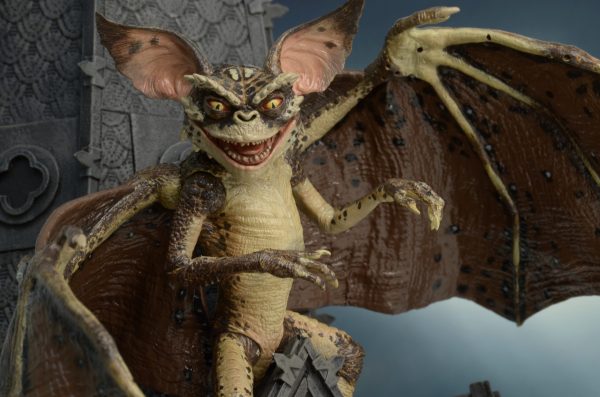 Gremlins 2 7” Scale Action Figure – Deluxe Bat Gremlin - Imagen 5